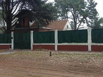 Casa en venta - 3 dormitorios 2 baños  - jardín parquizado 140mts2 - San Bernardo Del Tuyu