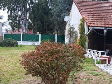 Casa en venta - 3 dormitorios 2 baños  - jardín parquizado 140mts2 - San Bernardo Del Tuyu