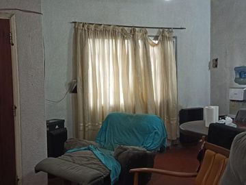Casa en venta - 3 dormitorios 2 baños  - jardín parquizado 140mts2 - San Bernardo Del Tuyu