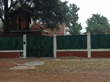Casa en venta - 3 dormitorios 2 baños  - jardín parquizado 140mts2 - San Bernardo Del Tuyu
