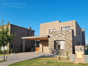Casa en Vila Marina
