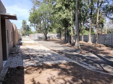 Casa de 2 ambientes con cochera en venta en complejo Arturo Illia - Grand Bourg