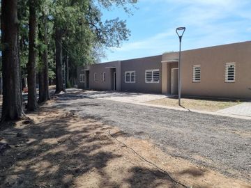 Casa de 2 ambientes con cochera en venta en complejo Arturo Illia - Grand Bourg