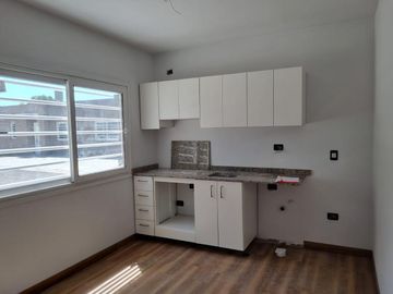 Casa de 2 ambientes con cochera en venta en complejo Arturo Illia - Grand Bourg