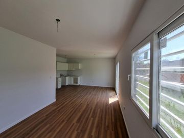 Casa de 2 ambientes con cochera en venta en complejo Arturo Illia - Grand Bourg