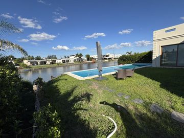 OPORTUNIDAD Venta casa 4 dormitorios a la laguna - Santa Isabel - Escobar