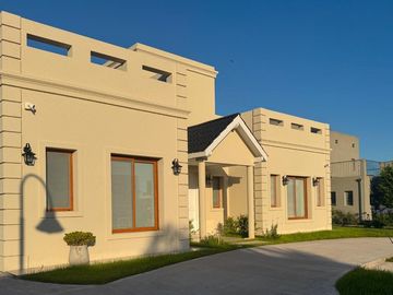 OPORTUNIDAD Venta casa 4 dormitorios a la laguna - Santa Isabel - Escobar