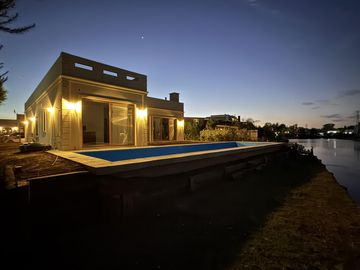 OPORTUNIDAD Venta casa 4 dormitorios a la laguna - Santa Isabel - Escobar