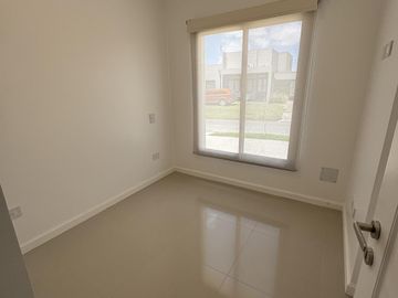 OPORTUNIDAD Venta casa 4 dormitorios a la laguna - Santa Isabel - Escobar