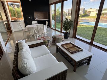 OPORTUNIDAD Venta casa 4 dormitorios a la laguna - Santa Isabel - Escobar