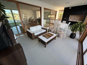 OPORTUNIDAD Venta casa 4 dormitorios a la laguna - Santa Isabel - Escobar