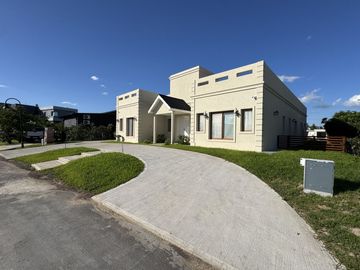OPORTUNIDAD Venta casa 4 dormitorios a la laguna - Santa Isabel - Escobar