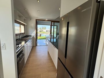 OPORTUNIDAD Venta casa 4 dormitorios a la laguna - Santa Isabel - Escobar