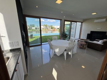 OPORTUNIDAD Venta casa 4 dormitorios a la laguna - Santa Isabel - Escobar