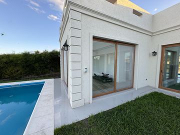 OPORTUNIDAD Venta casa 4 dormitorios a la laguna - Santa Isabel - Escobar