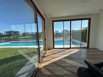 OPORTUNIDAD Venta casa 4 dormitorios a la laguna - Santa Isabel - Escobar