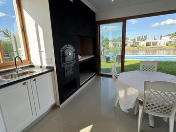 OPORTUNIDAD Venta casa 4 dormitorios a la laguna - Santa Isabel - Escobar