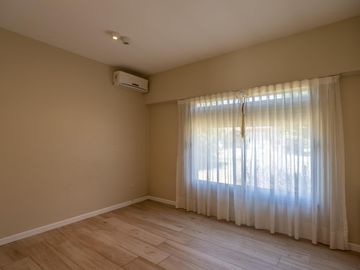 Casa moderna a la venta en barrio cerrado Lomas de San Francisco   uf 27