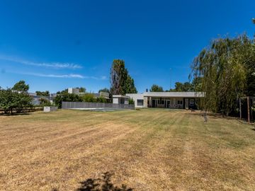 Casa moderna a la venta en barrio cerrado Lomas de San Francisco   uf 27