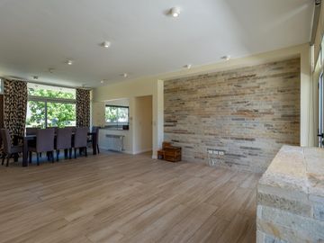 Casa moderna a la venta en barrio cerrado Lomas de San Francisco   uf 27