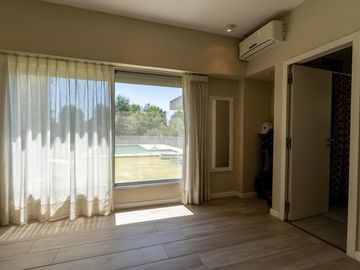 Casa moderna a la venta en barrio cerrado Lomas de San Francisco   uf 27