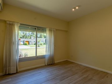 Casa moderna a la venta en barrio cerrado Lomas de San Francisco   uf 27