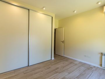 Casa moderna a la venta en barrio cerrado Lomas de San Francisco   uf 27