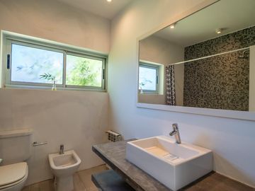 Casa moderna a la venta en barrio cerrado Lomas de San Francisco   uf 27