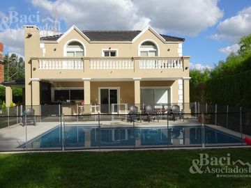Casa - Tristan Suarez