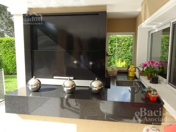 Casa - Tristan Suarez
