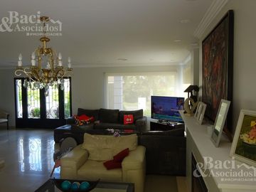 Casa - Tristan Suarez