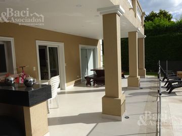 Casa - Tristan Suarez