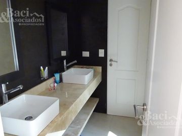 Casa - Tristan Suarez