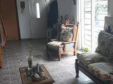 Casa en venta - 3 dormitorios 1 baño - cochera - 238mts2 - Lisandro Olmos Etcheverry, La Plata