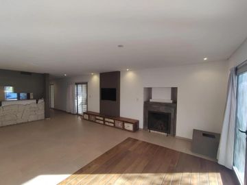 Casa en venta - 4 Dormitorios 2 Baños - Cocheras - 350Mts2 - El Palomar, Cañuelas