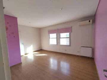 Casa en venta - 4 Dormitorios 2 Baños - Cocheras - 350Mts2 - El Palomar, Cañuelas