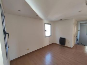 Casa en venta - 4 Dormitorios 2 Baños - Cocheras - 350Mts2 - El Palomar, Cañuelas
