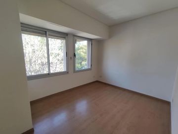 Casa en venta - 4 Dormitorios 2 Baños - Cocheras - 350Mts2 - El Palomar, Cañuelas