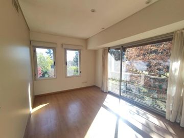 Casa en venta - 4 Dormitorios 2 Baños - Cocheras - 350Mts2 - El Palomar, Cañuelas