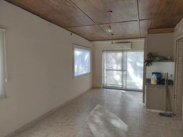 Casa en venta - 4 Dormitorios 2 Baños - Cocheras - 350Mts2 - El Palomar, Cañuelas