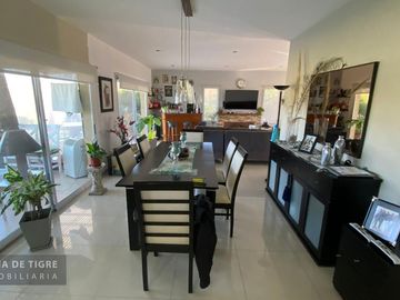 Casa en venta de una planta en San Sebastián - Área 12