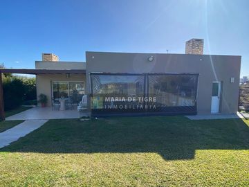 Casa en venta de una planta en San Sebastián - Área 12