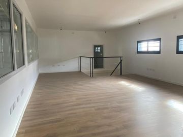 Galpón venta La Plata. San Carlos