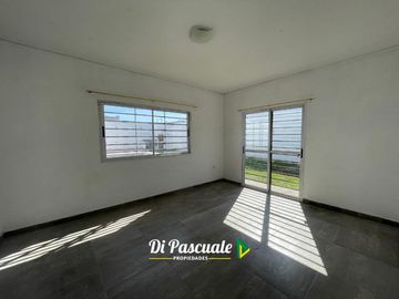Casa 3 Ambientes con Parque y Pileta -  La Reja