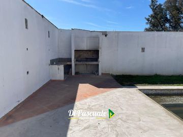 Casa 3 Ambientes con Parque y Pileta -  La Reja