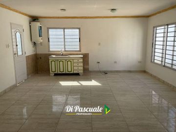 Casa 3 Ambientes con Parque y Pileta -  La Reja