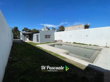 Casa 3 Ambientes con Parque y Pileta -  La Reja