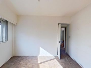 Departamento 3 ambientes mas dependencia en VENTA en Caballito