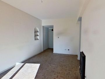 Departamento 3 ambientes mas dependencia en VENTA en Caballito