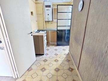 Departamento 3 ambientes mas dependencia en VENTA en Caballito